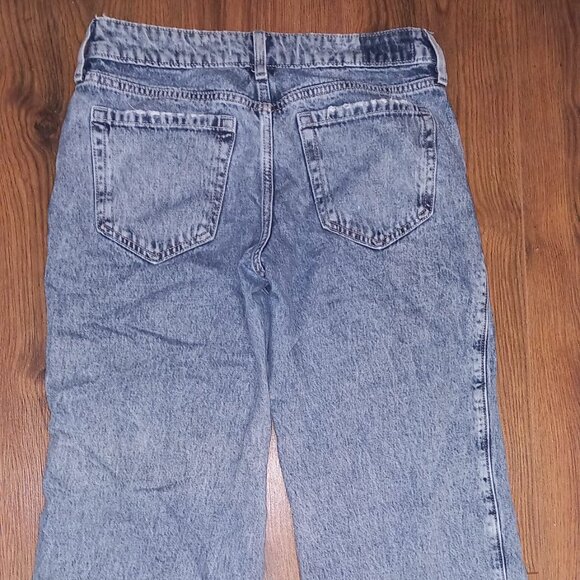 Hollister Low-Rise Medium Wash Baggy Jeans - Picture 3 of 4